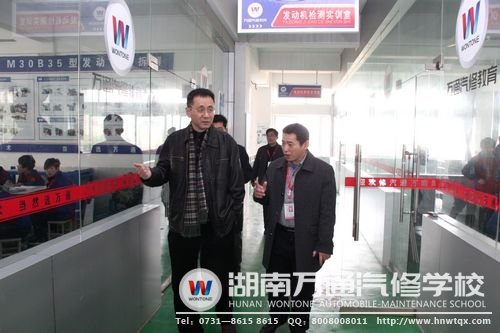 省汽車行業(yè)協(xié)會(huì)馬湘濱副會(huì)長(zhǎng)參觀學(xué)校
