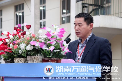 潘助理宣布籃球聯(lián)賽正式開(kāi)幕