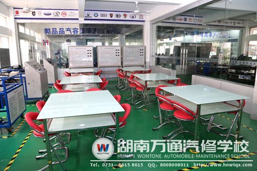 添購的實訓新桌椅