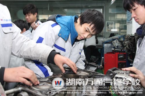 單林飛在上實訓(xùn)課