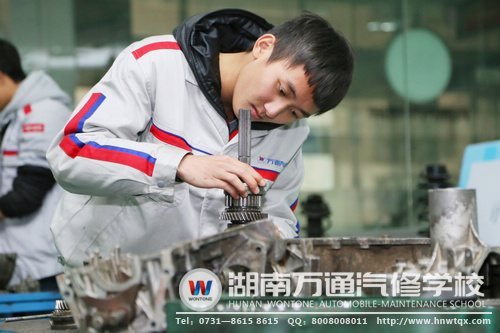 學(xué)子從容不迫