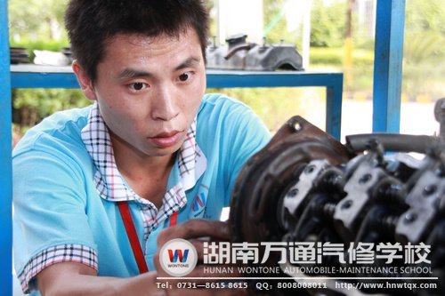 周正紅學習十分刻苦