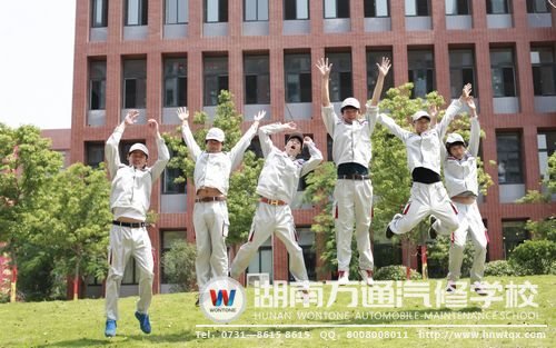 傾注于學(xué)習(xí)的萬(wàn)通學(xué)子