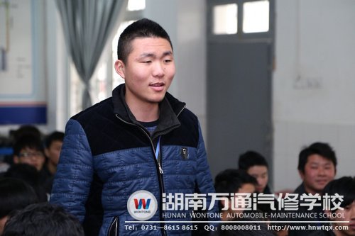 新生提出了對(duì)學(xué)校的看法,表示對(duì)學(xué)校老師和上課模式很滿意