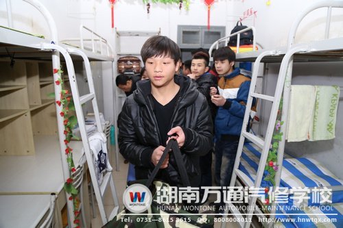 進(jìn)入新環(huán)境、認(rèn)識(shí)新同學(xué)，新生們表示很開(kāi)心