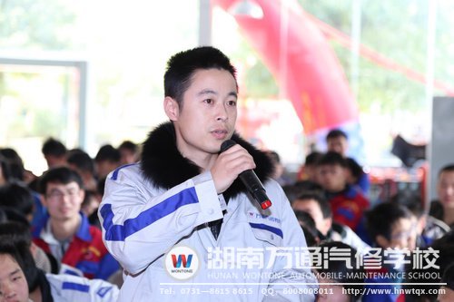 學(xué)子踴躍回答朱教授的提問