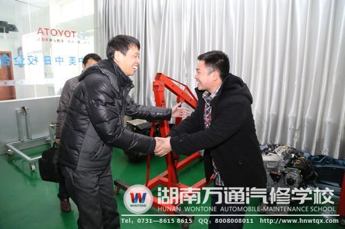 認(rèn)真負(fù)責(zé)的老師，贏得了朱教授的贊譽(yù)