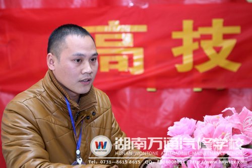 新生代表肖霜良發(fā)言