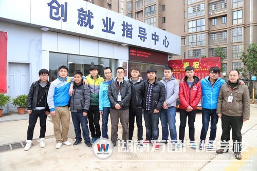 在招聘會上有了心儀工作的萬通學子