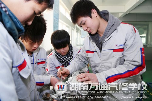 湖南萬通傳授學(xué)子實實在在的技術(shù)