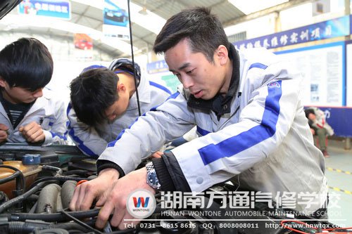 學(xué)汽修選學(xué)校，關(guān)鍵看能不能有足夠的實(shí)踐機(jī)會(huì)