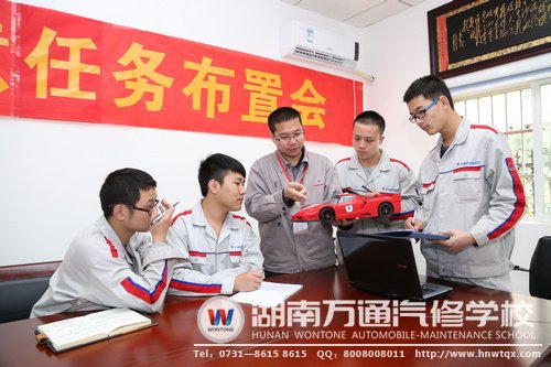 曾老師指導(dǎo)四位同學(xué)