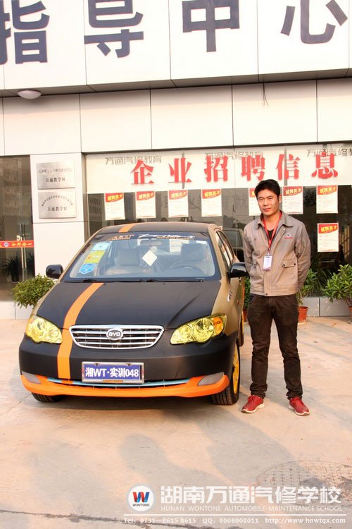 易色班指導(dǎo)老師余磊曾在去年變出了一輛絢麗的Spiderman