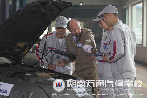 汽車行業(yè)發(fā)展迅猛，學(xué)汽修成為了一個(gè)極具潛力的選擇