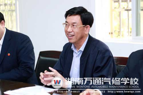 李副廳長對(duì)湖南萬通汽修學(xué)校的辦學(xué)實(shí)力十分認(rèn)可
