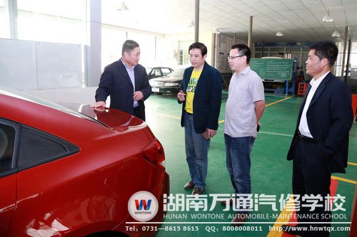 袁處長對湖南萬通的教學設備與教學模式很認可