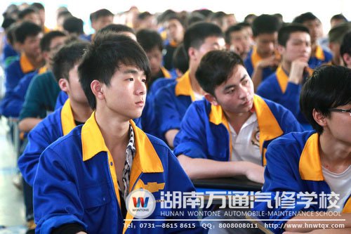 法制講座讓學(xué)子們許多了很多