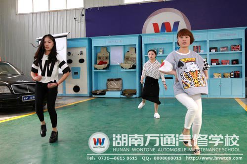 女生舞蹈，先保留一下實(shí)力