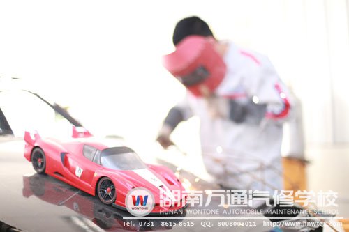 小小的紅色法拉利模型，隱藏著同學(xué)們內(nèi)心中的夢想