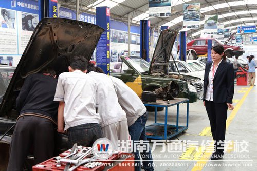 讓學(xué)生學(xué)好扎實(shí)的技能，是馮老師最大的希望