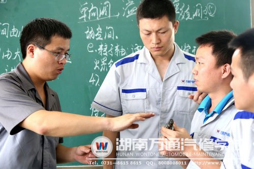 不懂就問，程修杰學(xué)習(xí)十分認(rèn)真