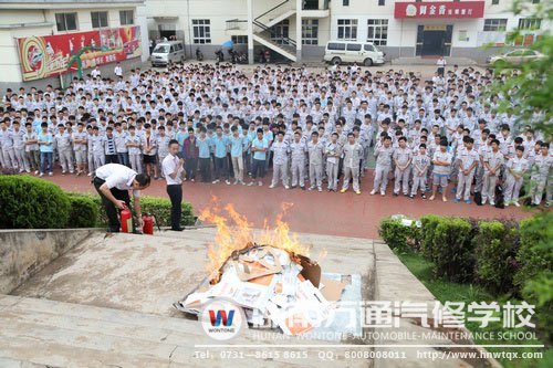 著火了怎么辦？鄧?yán)蠋熃酉聛韺⒂H自指導(dǎo)！