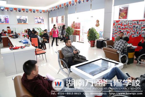 湖南萬通汽修學?；馃岬膱竺稍儸F(xiàn)場