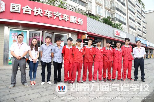 回訪國合快車畢業(yè)學(xué)子合影