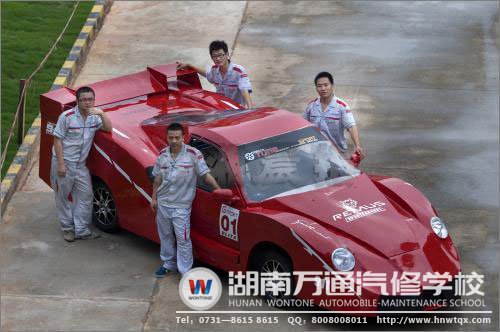 湖南萬(wàn)通汽修學(xué)校，90后學(xué)生成功將報(bào)廢汽車(chē)改&ldquo;法拉利&rdquo;跑車(chē)。