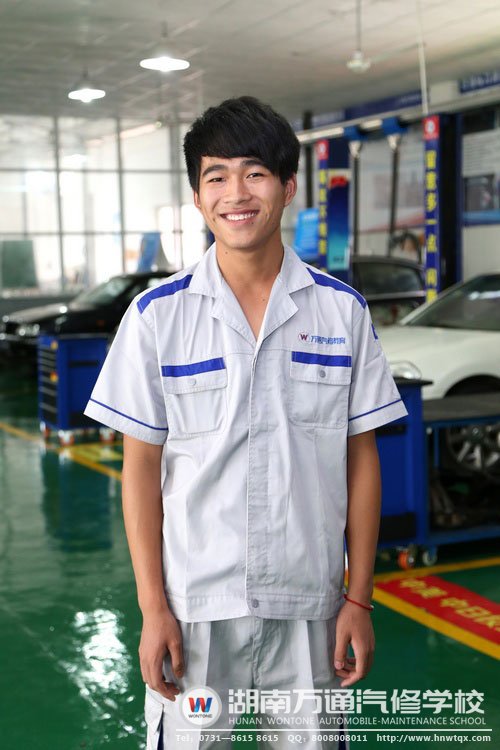 青春陽(yáng)光的郭志