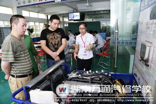 萬(wàn)通學(xué)校先進(jìn)的教學(xué)設(shè)備受學(xué)生及家長(zhǎng)關(guān)注