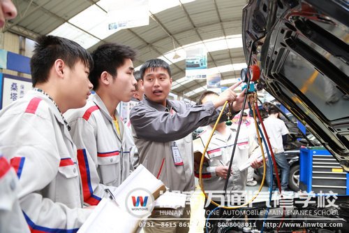 湖南萬(wàn)通學(xué)子選對(duì)行業(yè) 輕松面對(duì)職場(chǎng)壓力