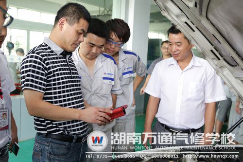 李東江專家體驗(yàn)萬通教學(xué)設(shè)備元征設(shè)備