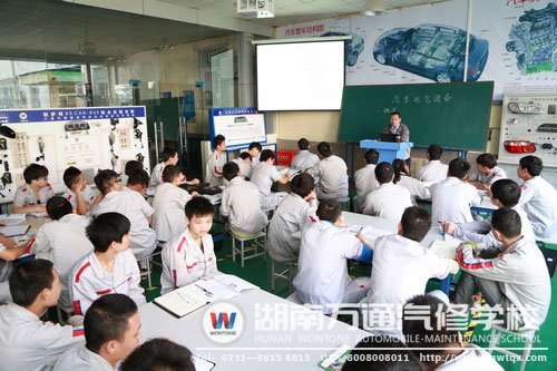 多媒體教學(xué)，體驗(yàn)先進(jìn)課堂