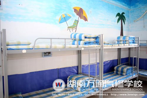 溫馨而又浪漫的學(xué)生宿舍