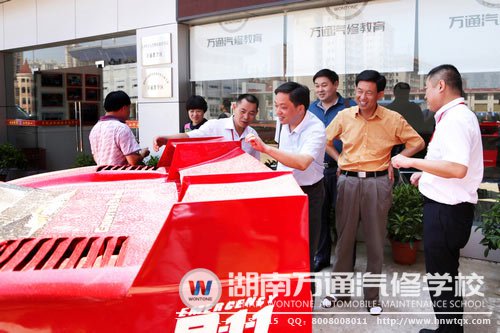 萬通汽修學(xué)校獲省廳領(lǐng)導(dǎo)好評(píng)