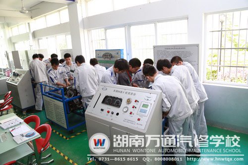 湖南萬通理實一體化教學，為就業(yè)打下基礎