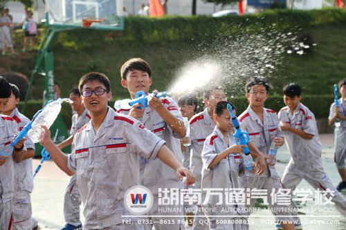 豐富多彩的校園活動(dòng)，使學(xué)習(xí)更輕松