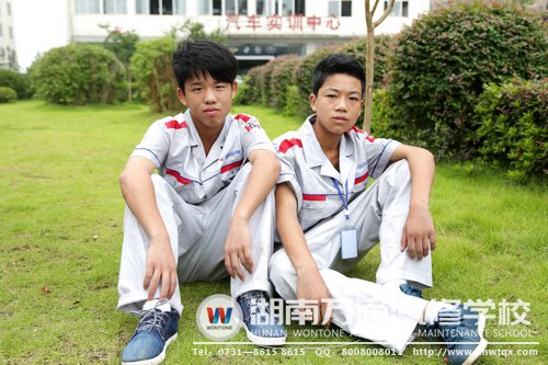 王飄和他的兄弟吳海平在湖南萬(wàn)通