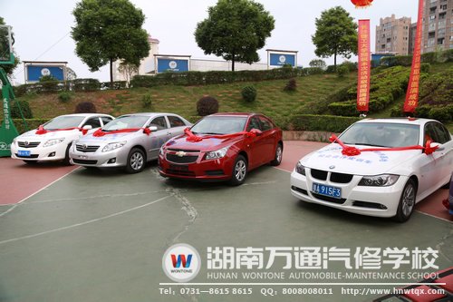 湖南萬通不定期斥資引進實訓整車，為學子學好汽修創(chuàng)造最好的條件