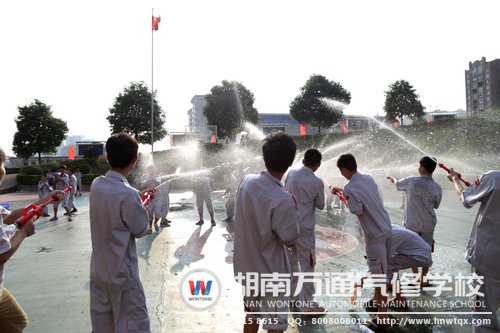 湖南萬通：新生校園趣味活動(dòng)，都玩嗨啦