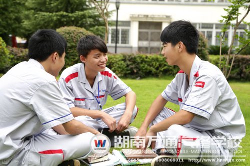 三人行必有我?guī)熞玻谝黄鸹ハ嘤懻搶W(xué)習(xí)知識