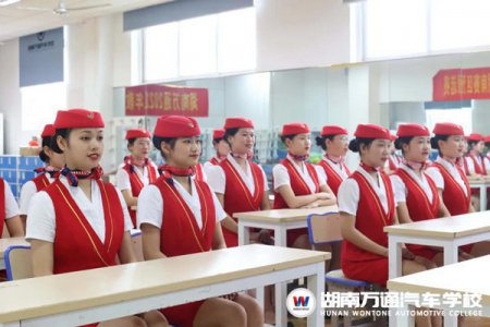 8月底了，你還沒選好學校嗎？