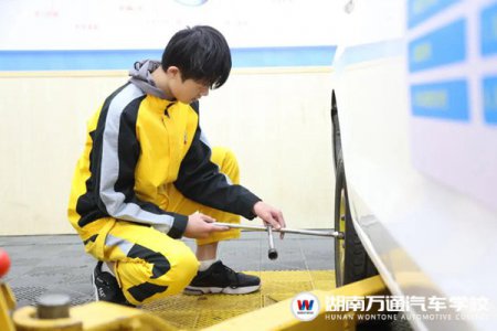 初中畢業(yè)打工還是學(xué)技術(shù)？看完你就有答案了！