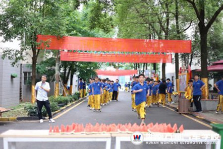吃瓜大賽 | 一場(chǎng)關(guān)于西瓜的決斗，誰(shuí)是真正的“吃瓜帝”？