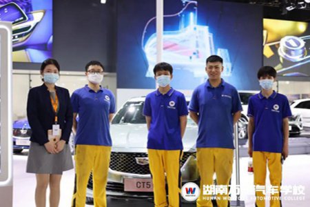 新生報(bào)到還能看車展？這期夏令營有點(diǎn)酷！