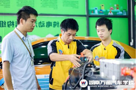 畢業(yè)后平均月薪高達10867的專業(yè)？丟掉幻想，趁早轉(zhuǎn)行！