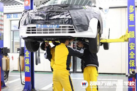 想學(xué)習(xí)汽修技術(shù)，當(dāng)學(xué)徒還是去職校？