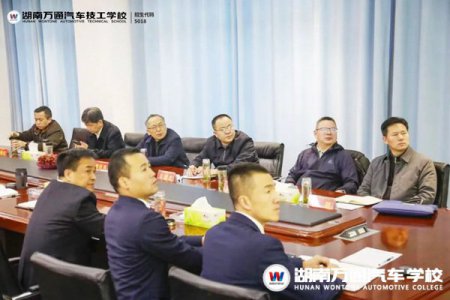 湖南省人社廳黨組成員、副廳長廖躍貴等一行領(lǐng)導(dǎo)蒞臨湖南萬通調(diào)研指導(dǎo)工作