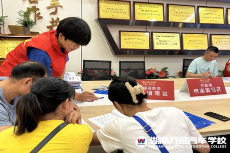 現(xiàn)場火爆！圍觀湖南萬通火熱招生現(xiàn)場